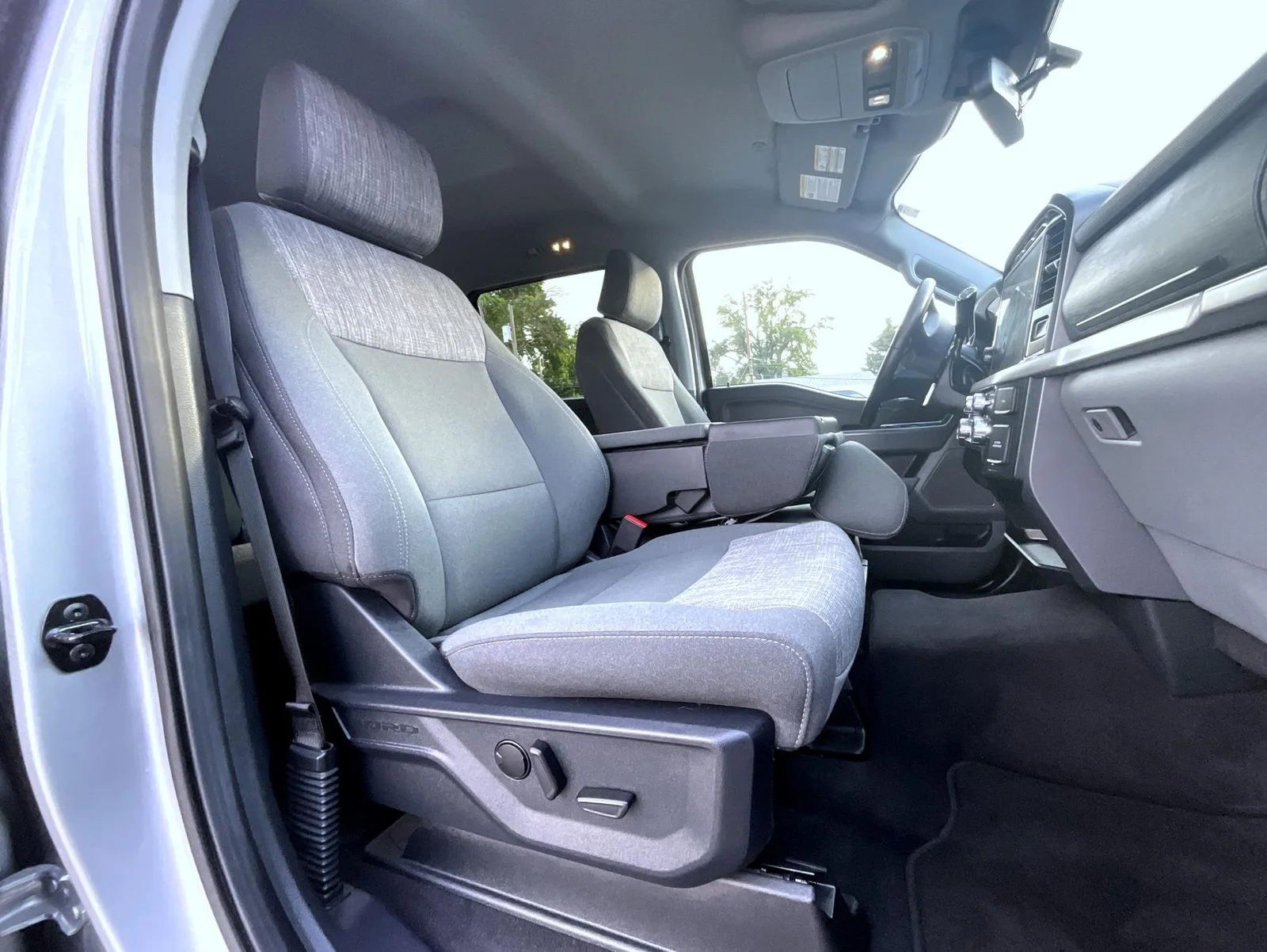 Used 2023 Silver Ford XLT image 16