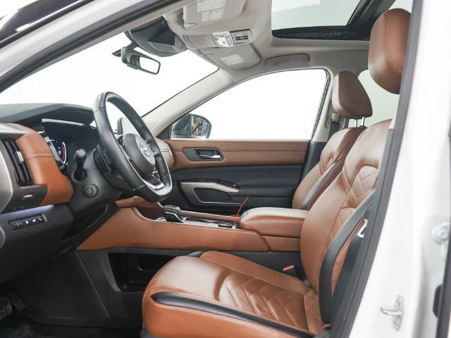 Used 2024  Nissan Platinum image 23