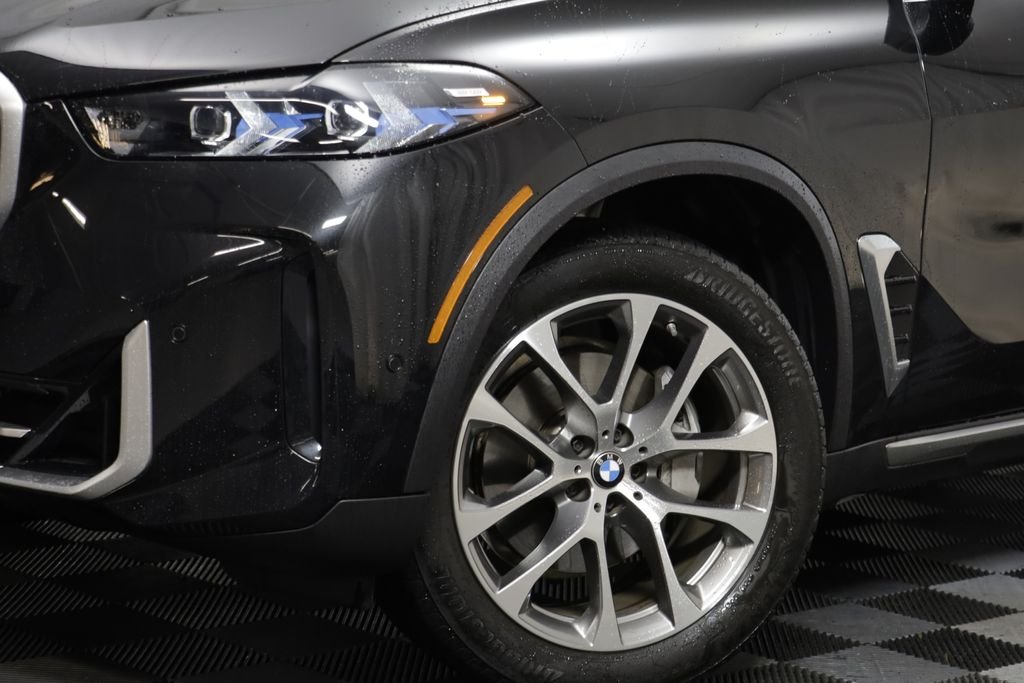 Certified Used 2026 Black Sapphire Metallic BMW xDrive40i image 3