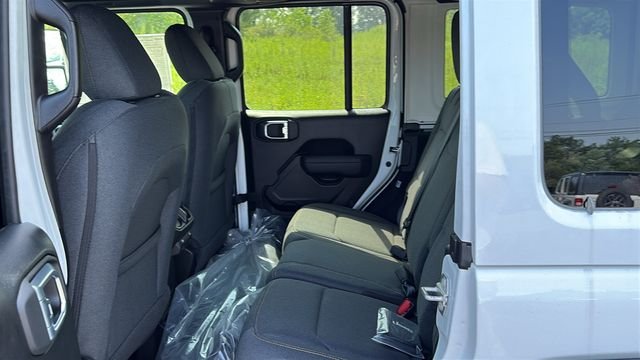 New 2026 Bright White Clear-Coat Exterior Paint Jeep Sport S image 18