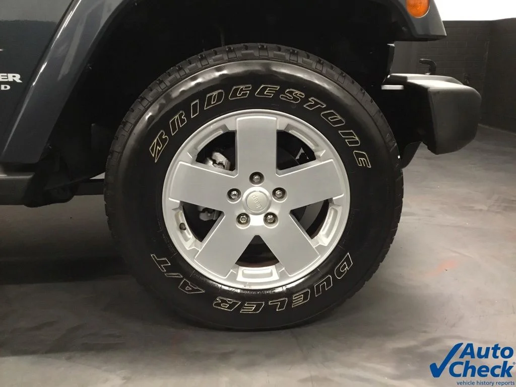 Used 2007 Blue Jeep Unlimited Sahara image 13