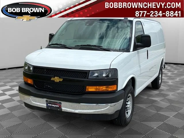 New 2026 Summit White Chevrolet WT image 1