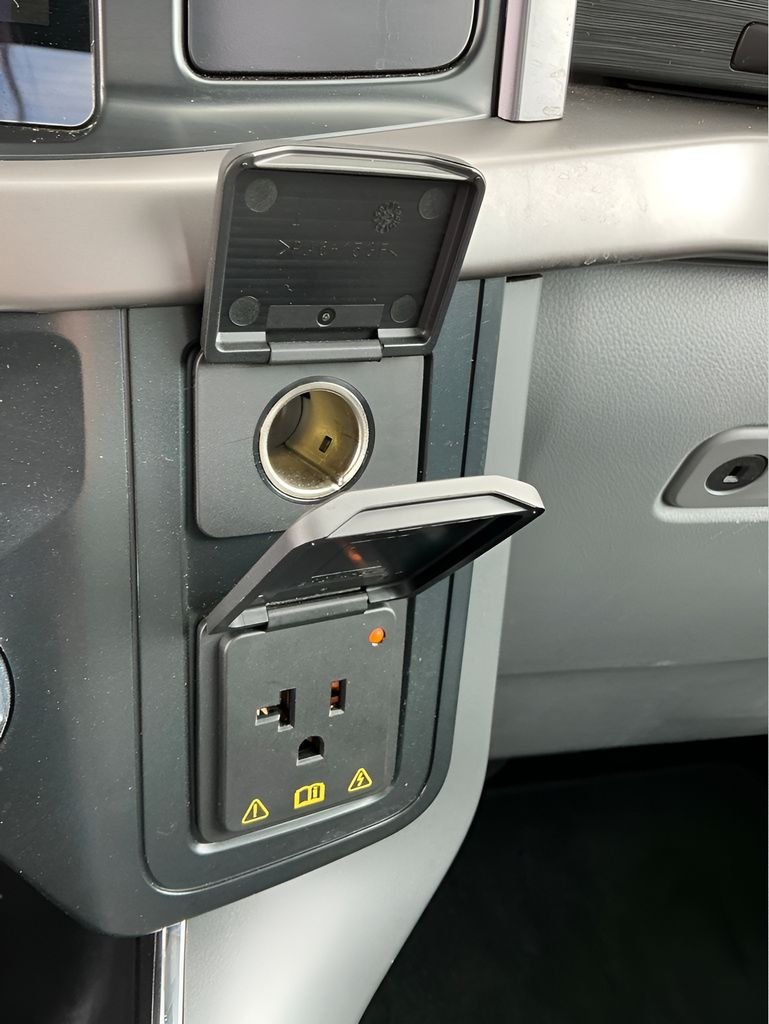 Used 2025 Gray Ford XLT image 28