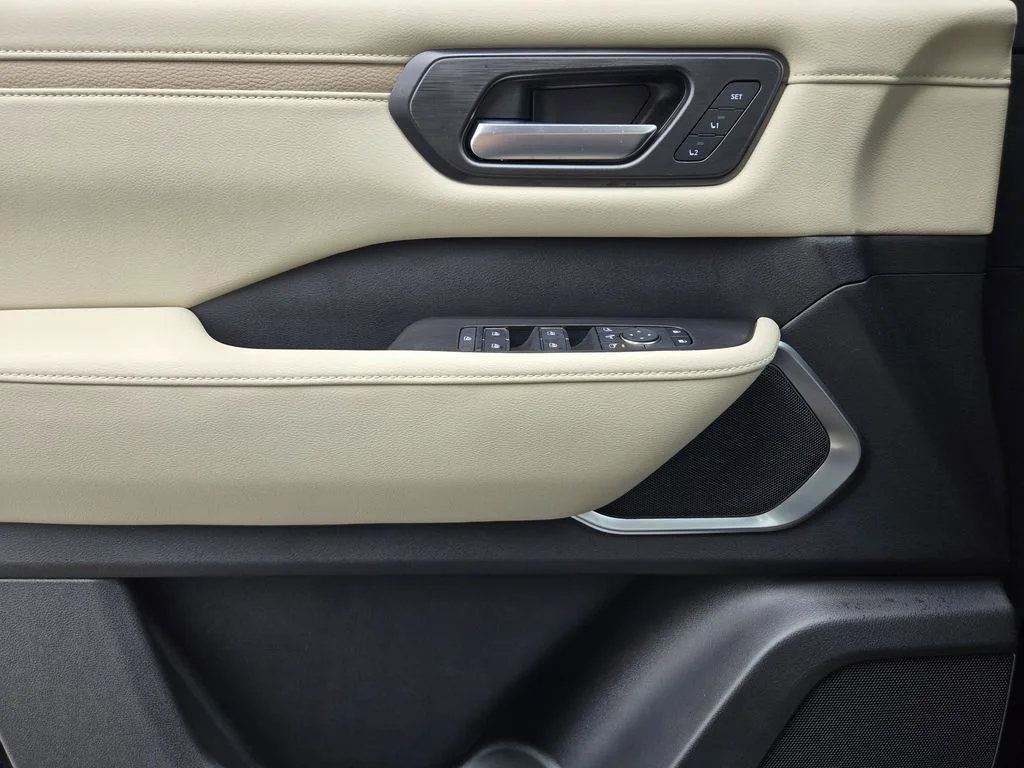 New 2026 Super Black Nissan Platinum Reserve image 19