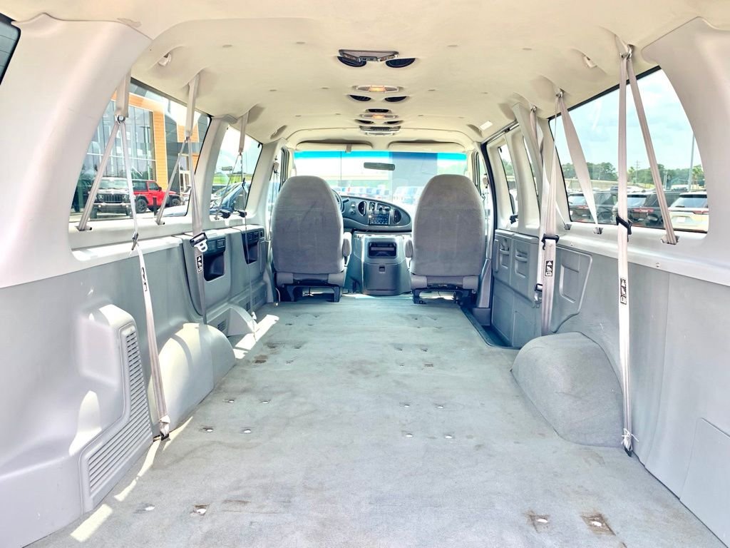 Used 2003 White Ford  image 18