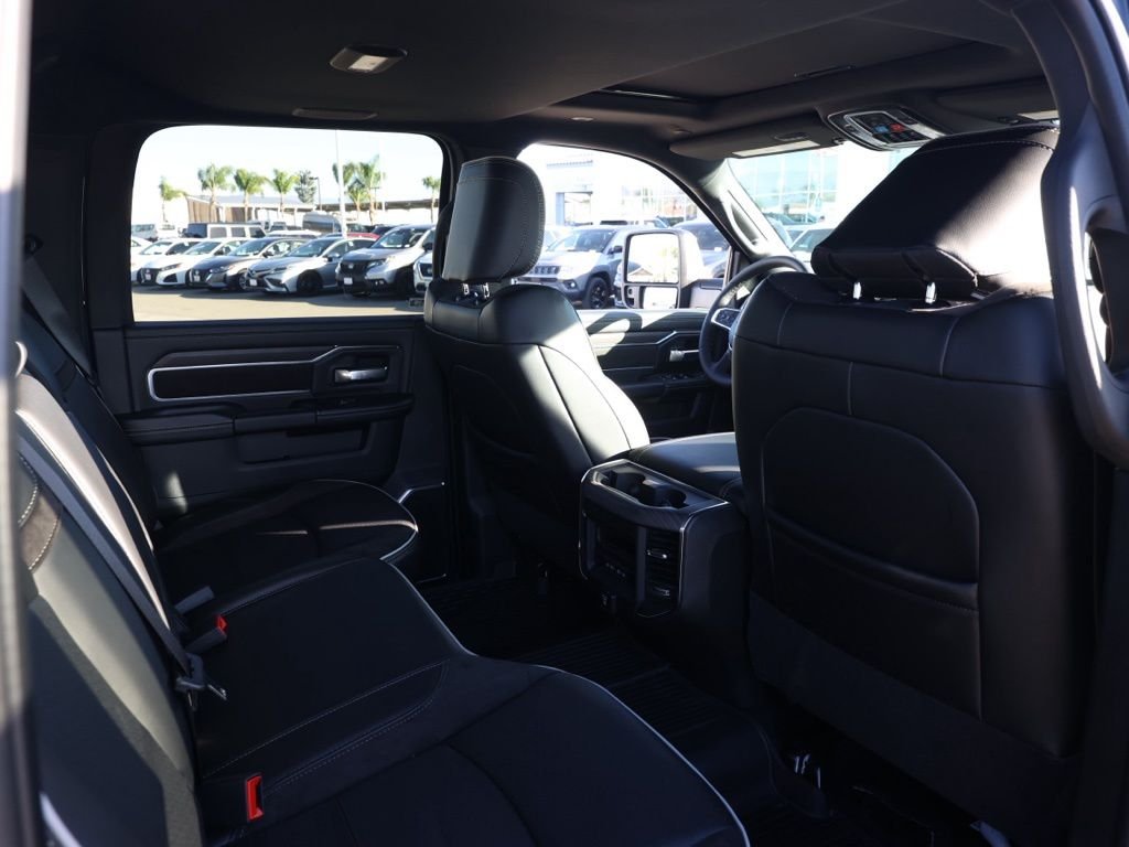 New 2026 Diamond Black Crystal Pearl-Coat Exterior Paint RAM Laramie image 15