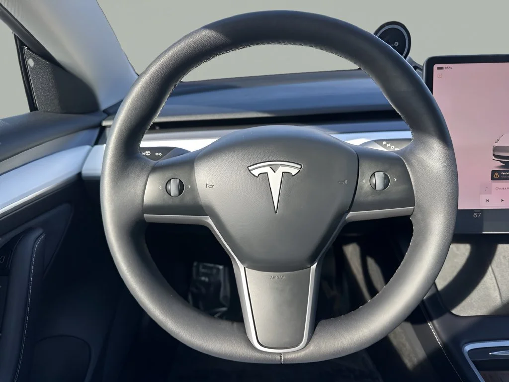 Used 2022 White Tesla Base image 15