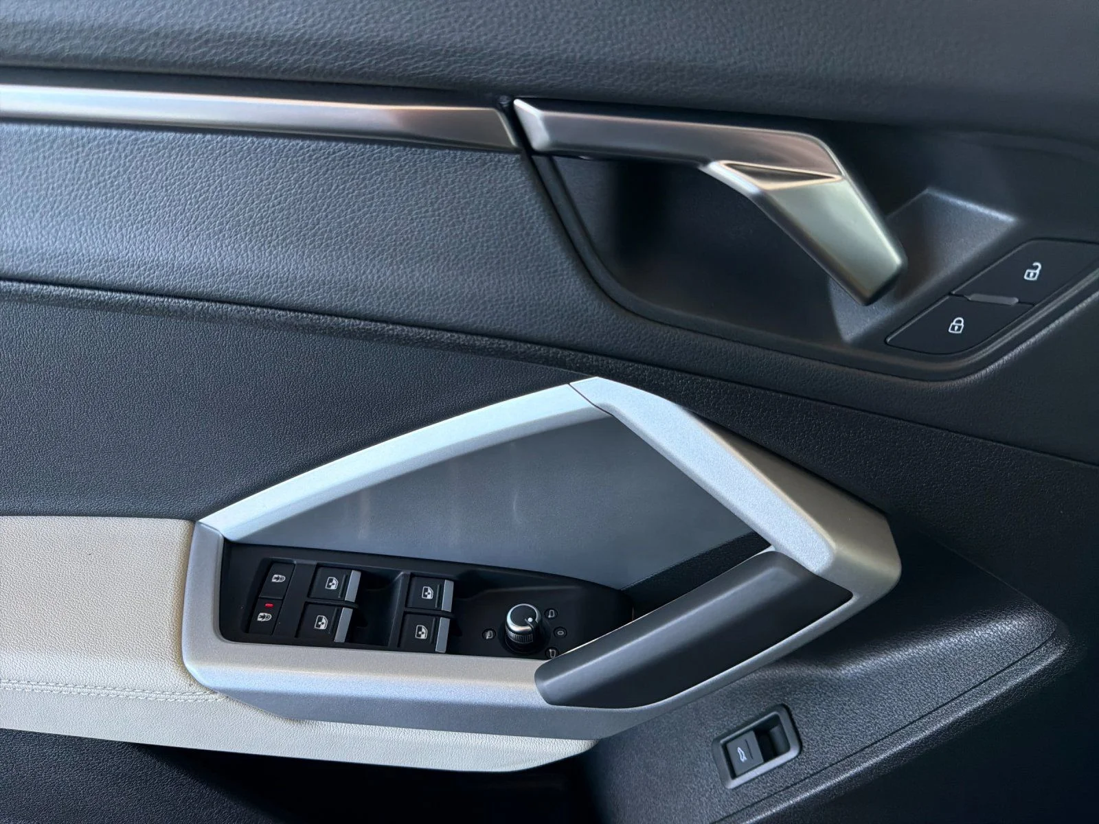 Used 2024  Audi Premium image 9