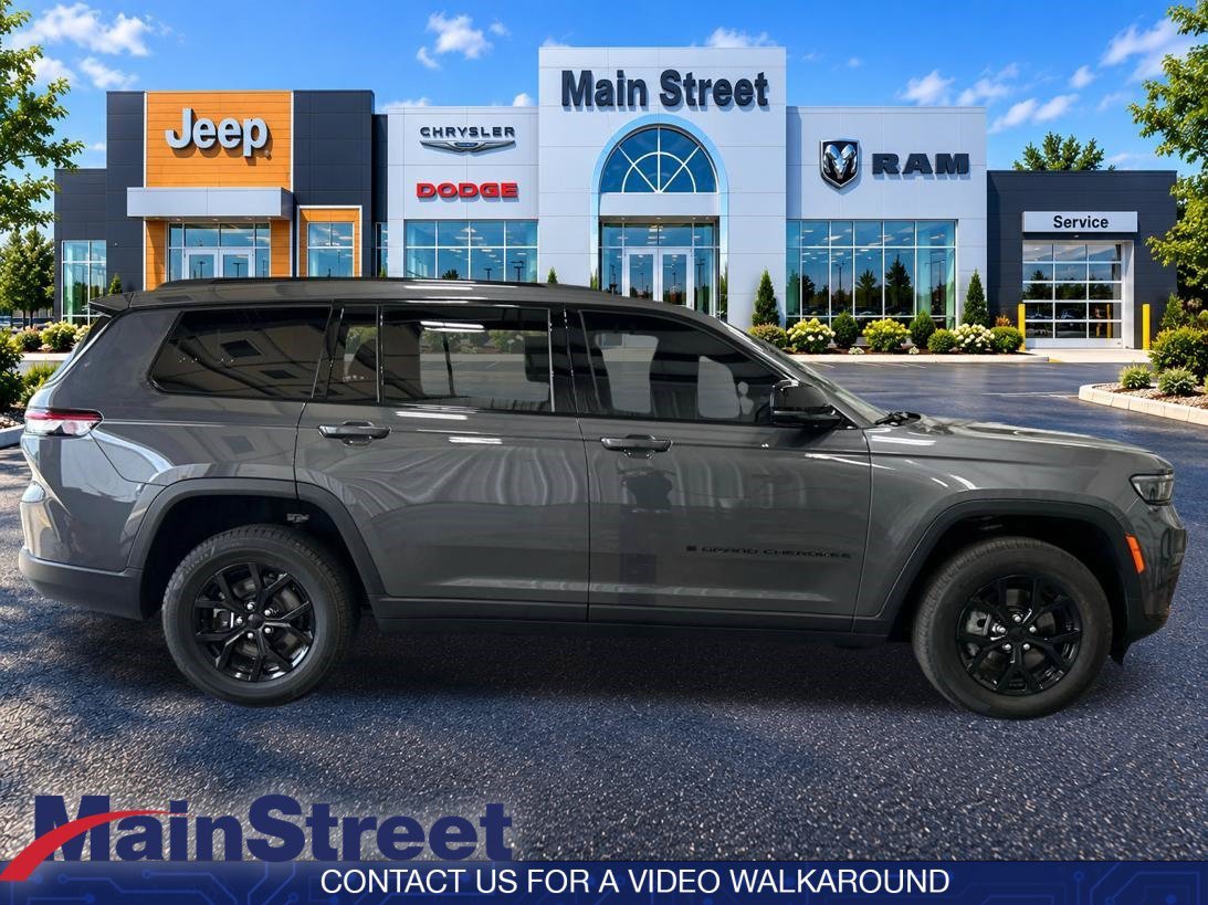Used 2024 Baltic Gray Metallic Clearcoat Jeep Altitude image 6