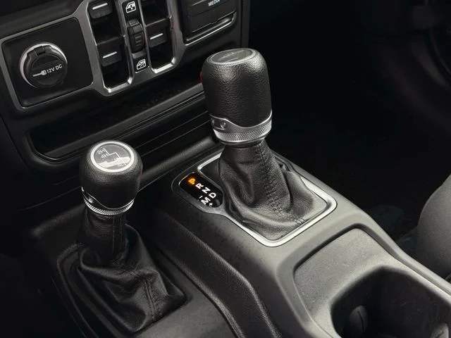 Used 2023 Black Jeep Sport S image 18