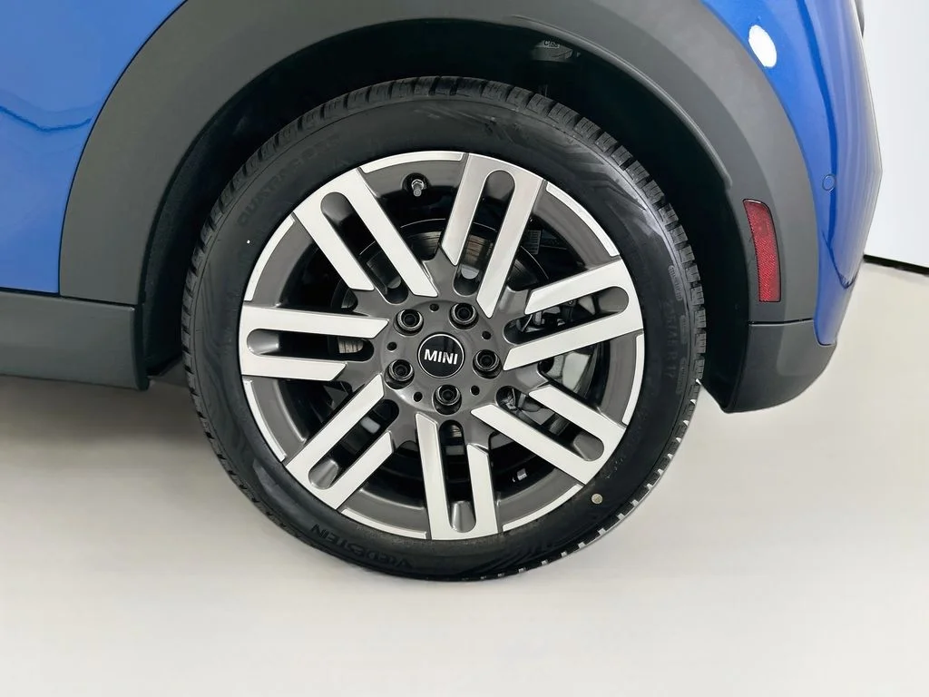 New 2026 Icy Sunshine Blue Metallic MINI Signature Plus image 28