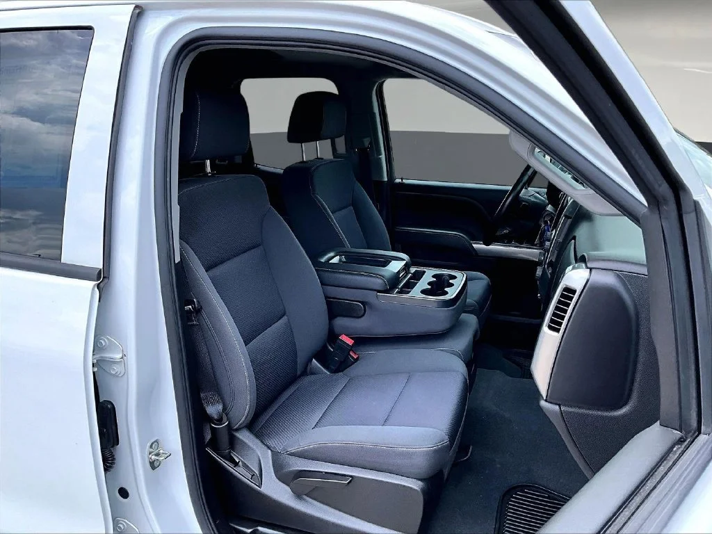 Used 2019 White Chevrolet LT image 30