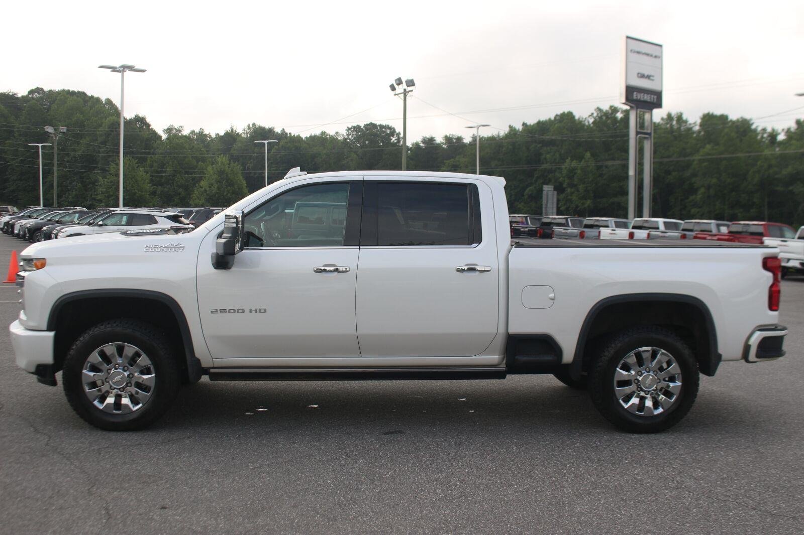 Used 2023 IRIDESCENT PEARL TRICOAT Chevrolet High Country image 4
