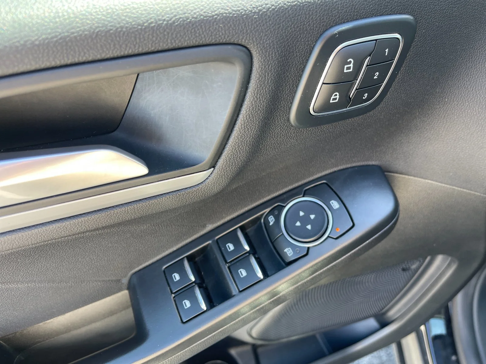 Used 2024  Ford Platinum image 13