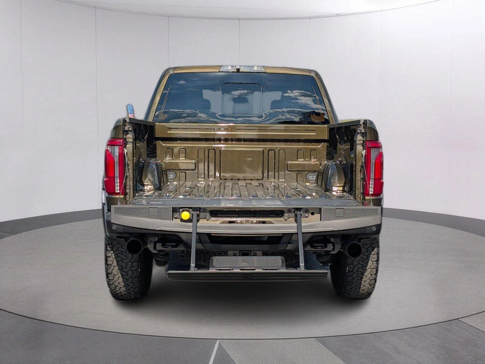 Used 2025 Shelter Green Ford Raptor image 5