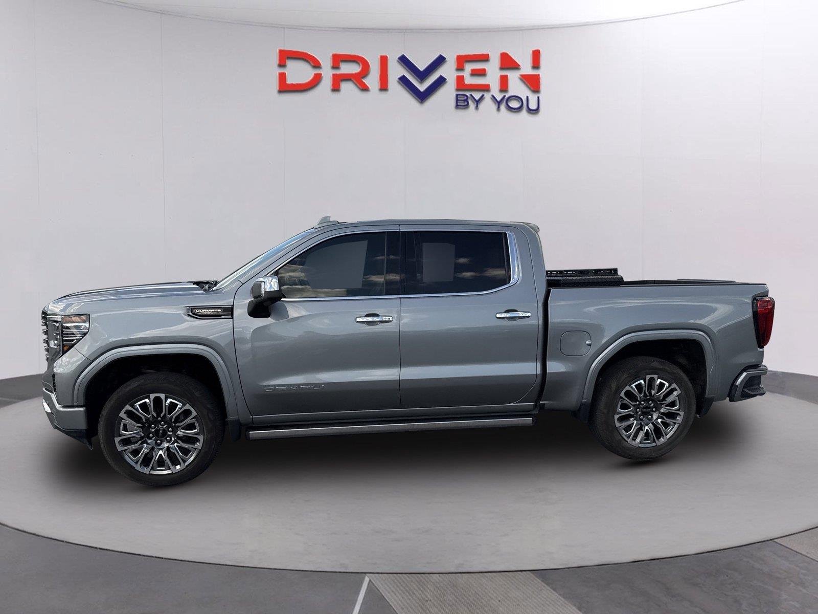Used 2023 STERLING METALLIC GMC Denali Ultimate image 4