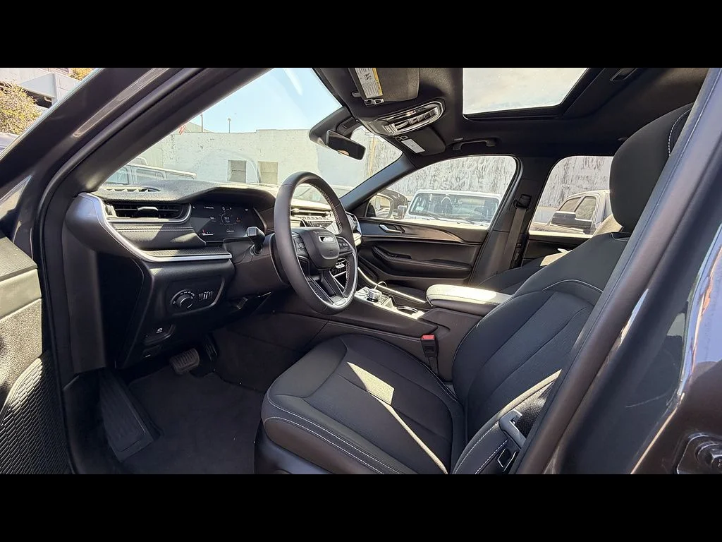 Used 2025 Gray Jeep Laredo image 5