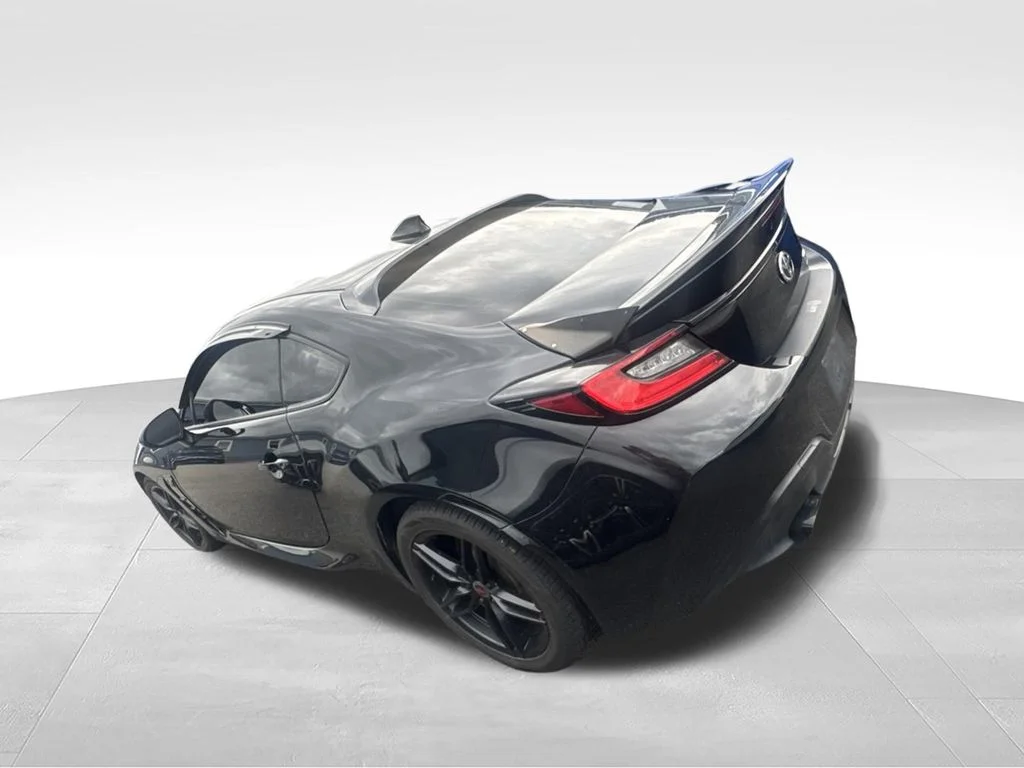 Used 2022  Toyota Premium image 9