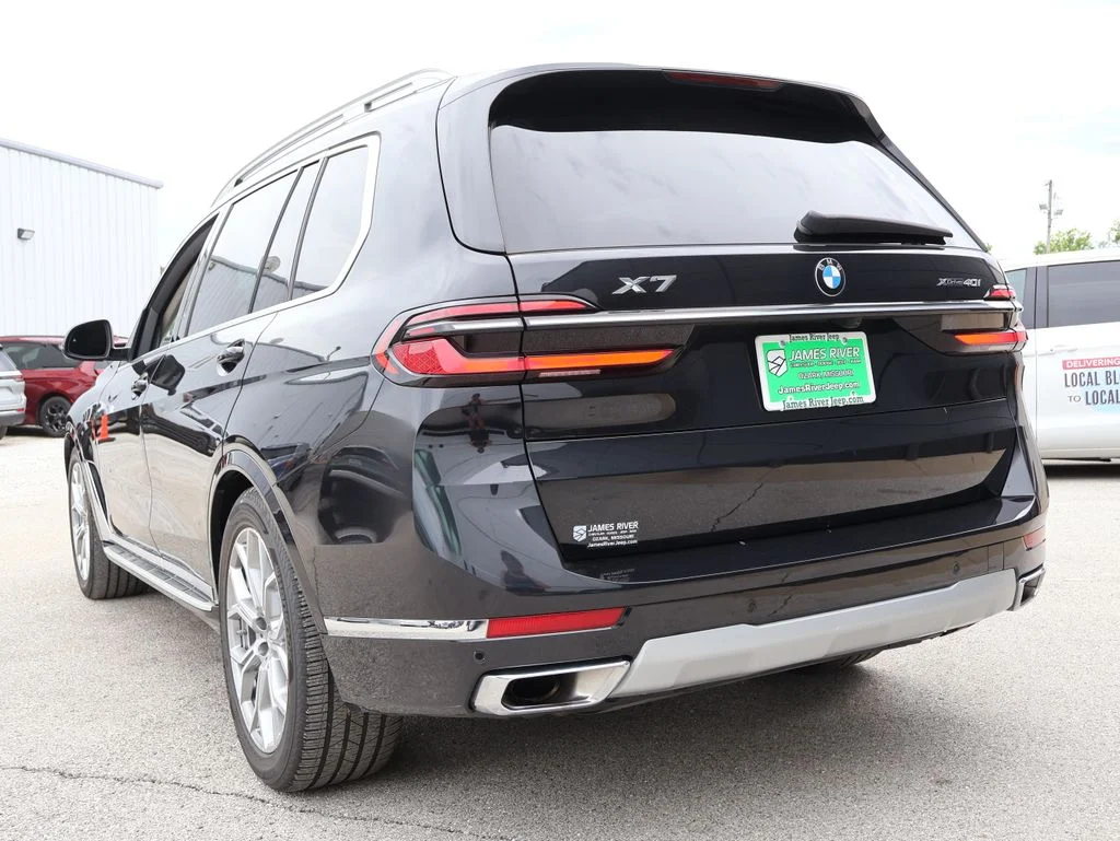 Used 2025 Black BMW xDrive40i image 3