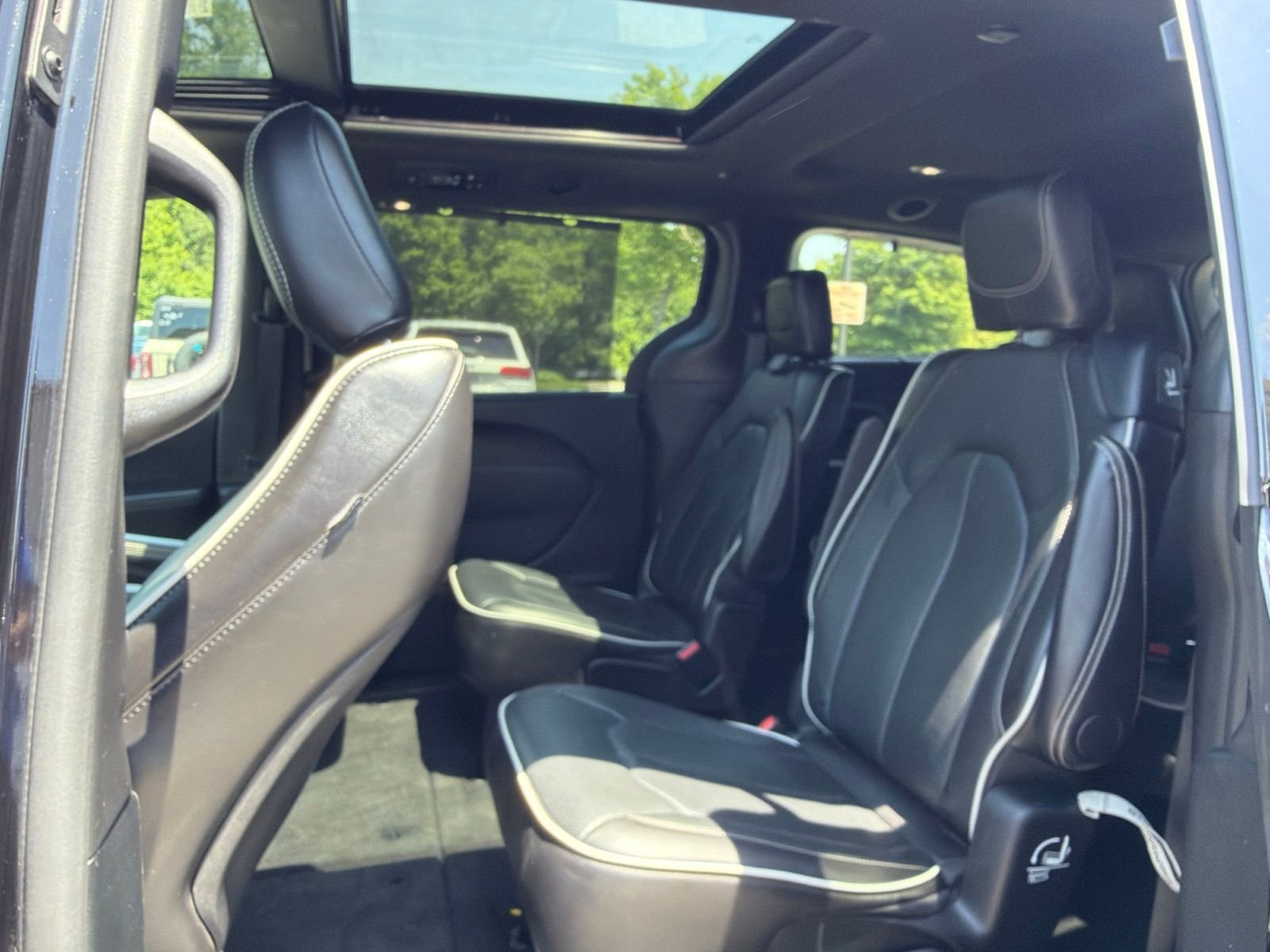 Used 2025 Black Chrysler Limited image 7