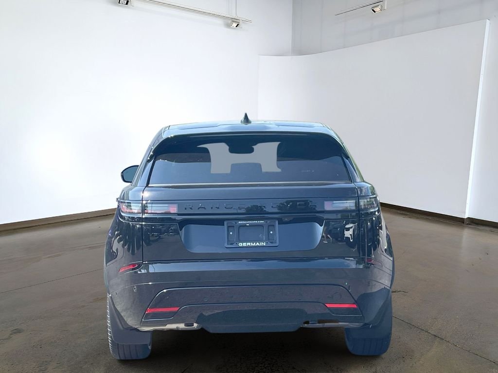 New 2026 Santorini Black Land Rover Dynamic SE image 5
