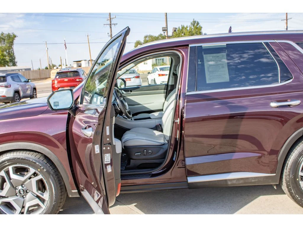 Used 2024 Sierra Burgundy Hyundai SEL 7P image 30