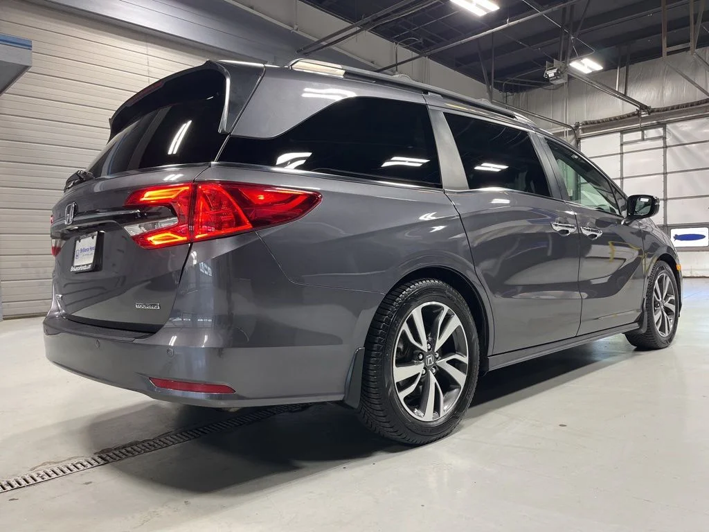 Used 2022 Modern Steel Metallic Honda Touring image 7