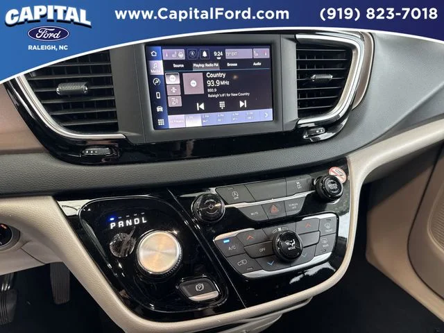 Used 2023 Silver Chrysler LX image 25