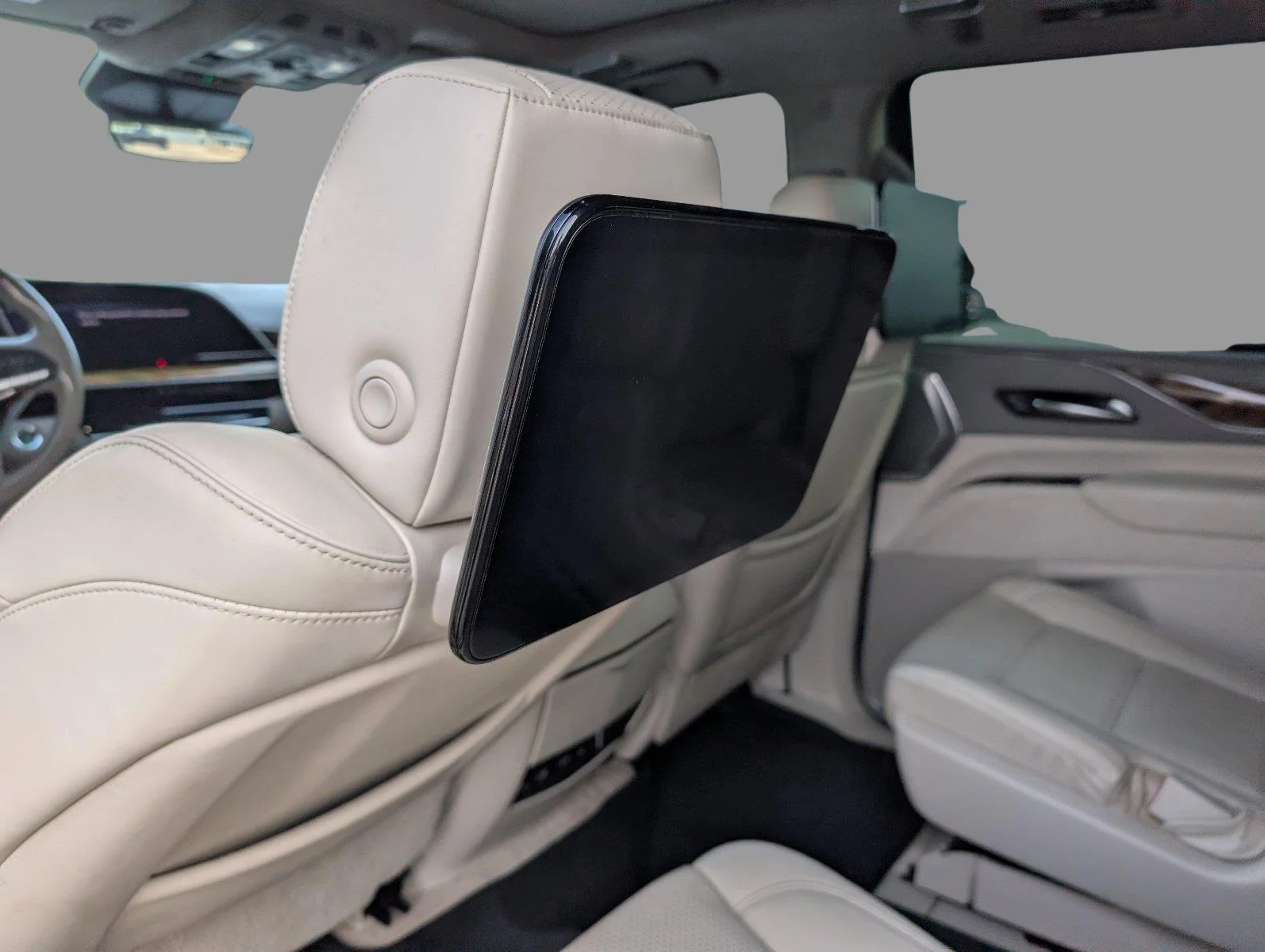 Used 2021 CRYSTAL WHITE TRICOAT Cadillac Premium Luxury Platinum image 33