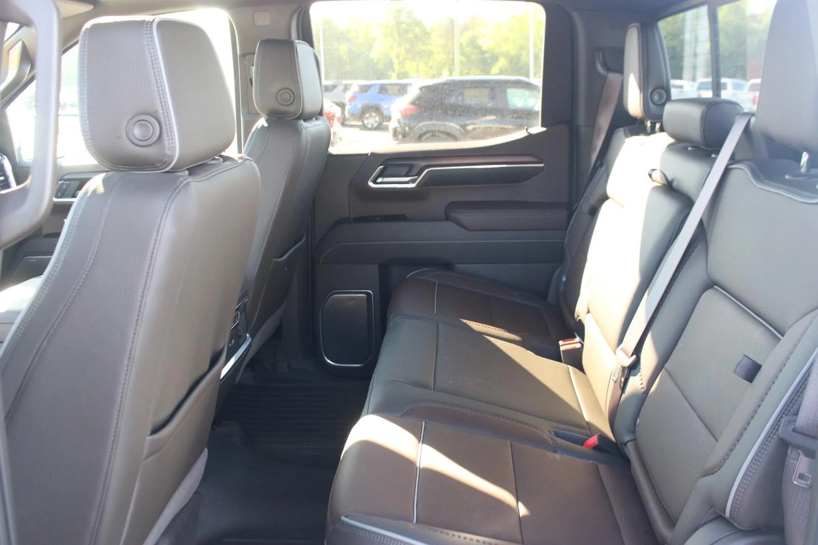 Used 2025 White Frost Tricoat GMC Denali image 35