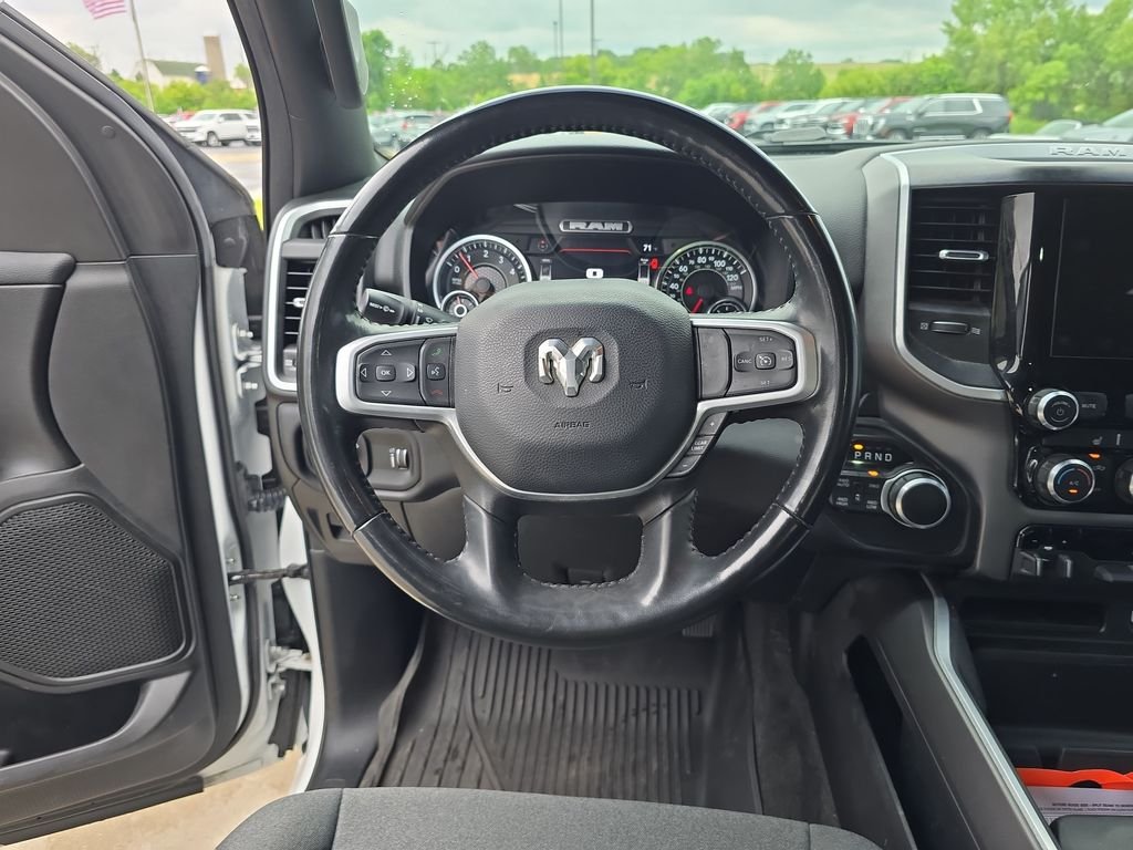 Used 2022 White Ram Big Horn/Lone Star image 11