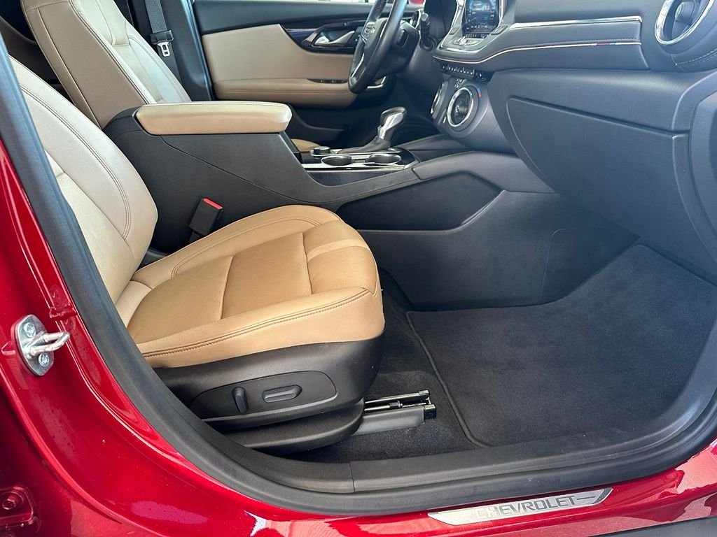 Used 2022 Red Chevrolet Premier image 39