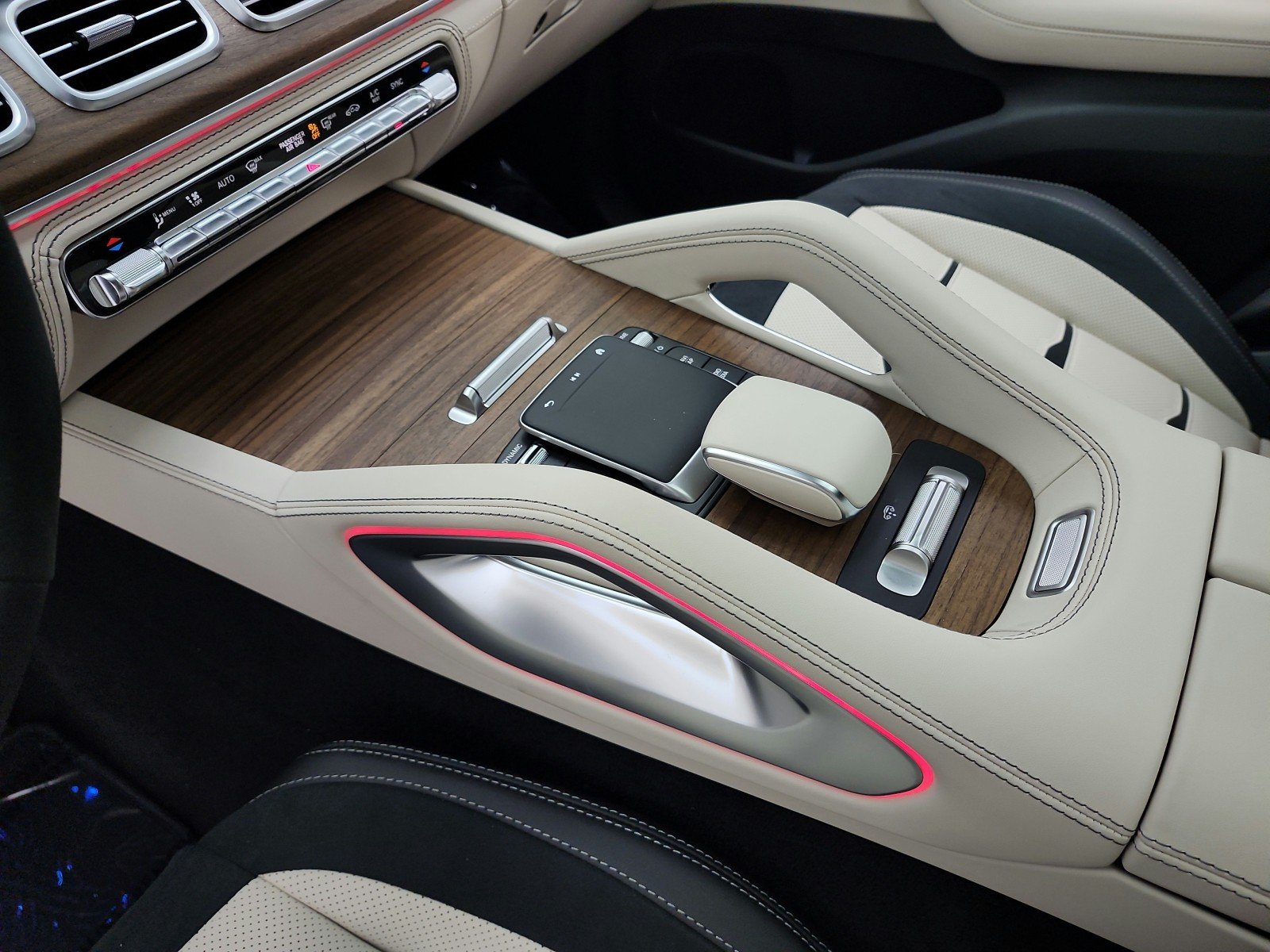 New 2026 MANUFAKTUR Ireland Mid Green Metallic Mercedes-Benz AMG® GLE 53 4MATIC+ Coupe image 9