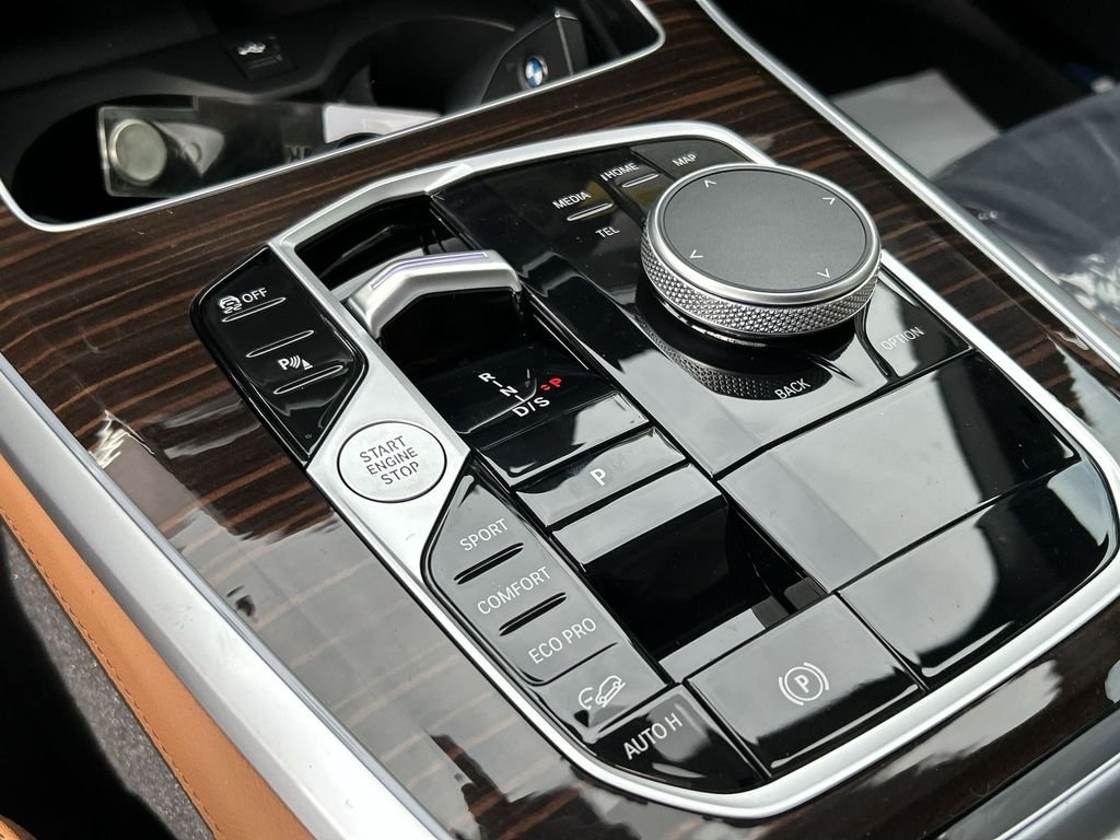 New 2026 Manhattan Green Metallic BMW xDrive40i image 17