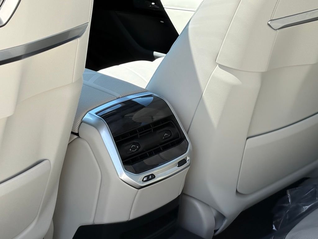 New 2025 Dravit Grey Metallic BMW 760i xDrive image 21