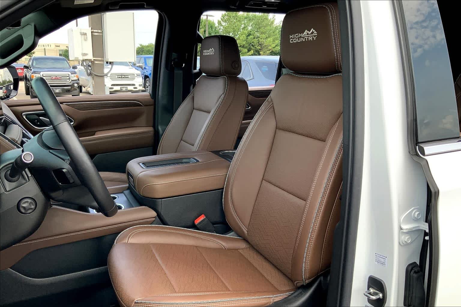 Used 2022 Summit White Chevrolet High Country image 7