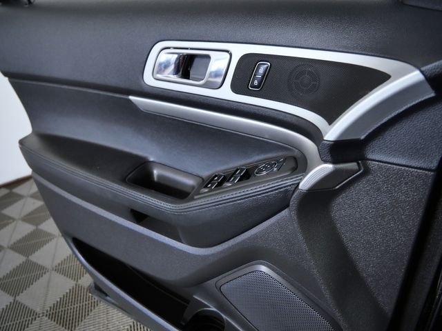 Used 2013 Black Ford XLT image 27