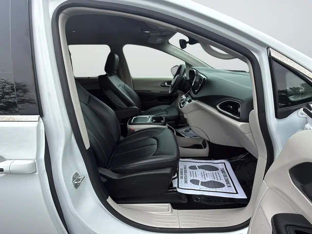 Used 2024 White Chrysler Touring L image 26