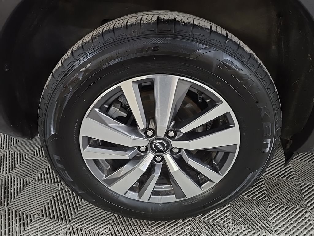 Used 2023 Red Nissan SL image 16