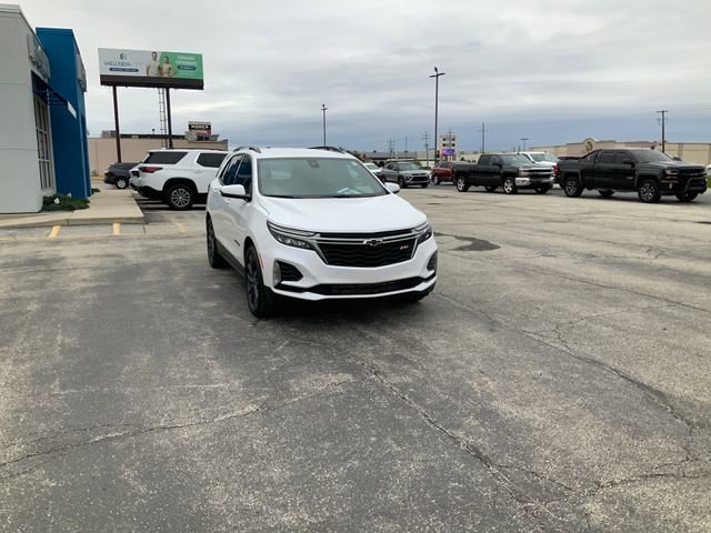 Used 2022 Iridescent Pearl Tricoat Chevrolet RS image 4