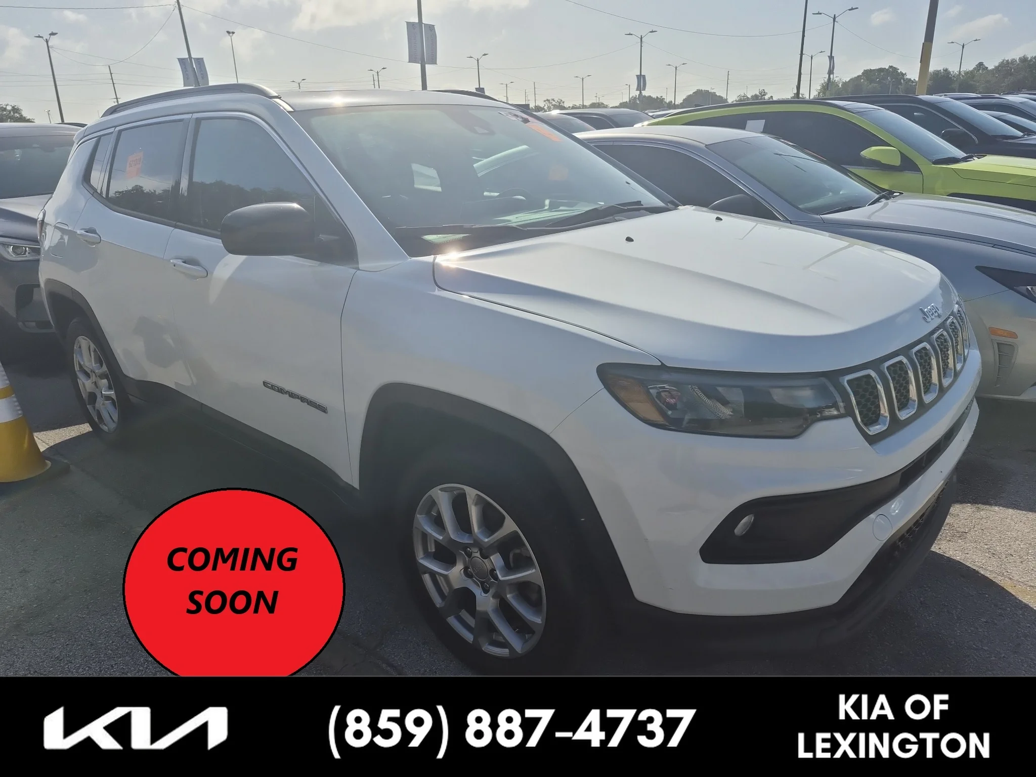 Used 2023 Bright White Clearcoat Jeep Latitude Lux image 1