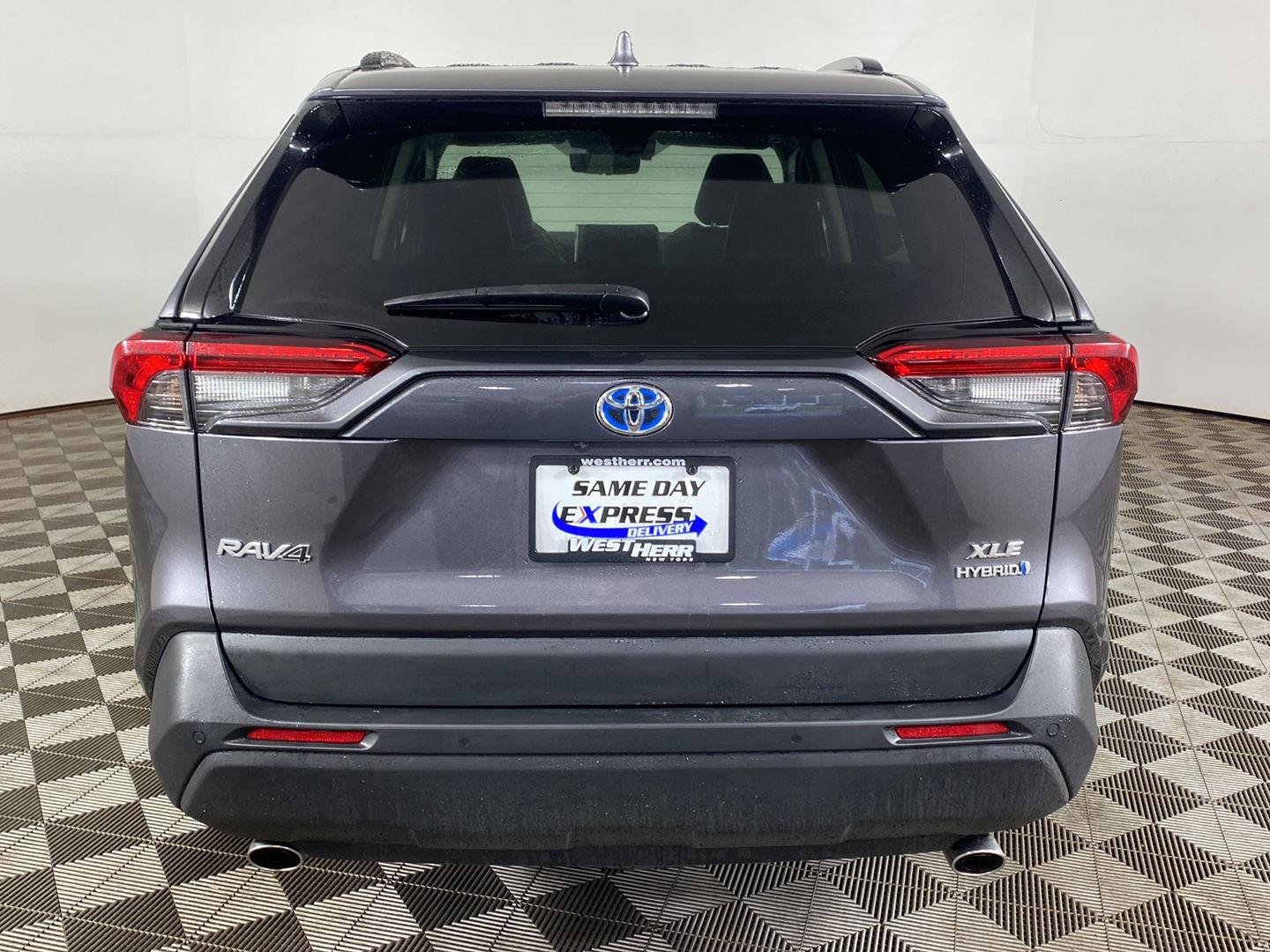 Certified Used 2021 Magnetic Gray Metallic Toyota XLE Premium image 5