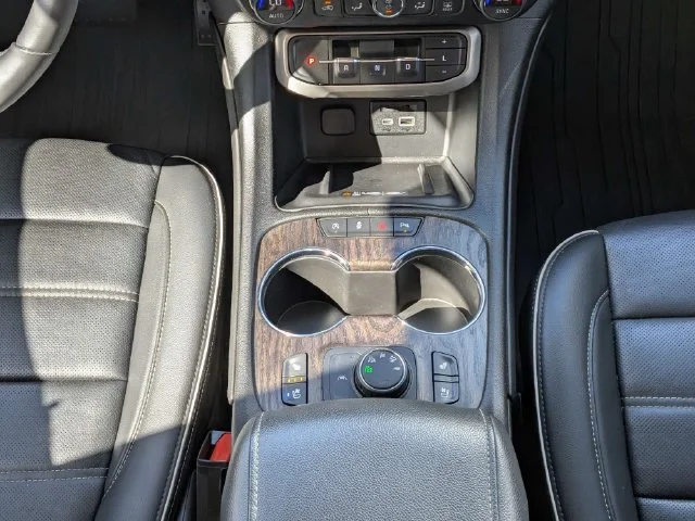 Used 2021 WHITE FROST TRICOAT GMC Denali image 19