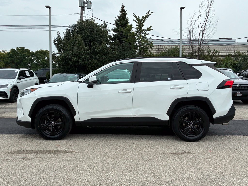 Used 2020 White Toyota XLE image 8