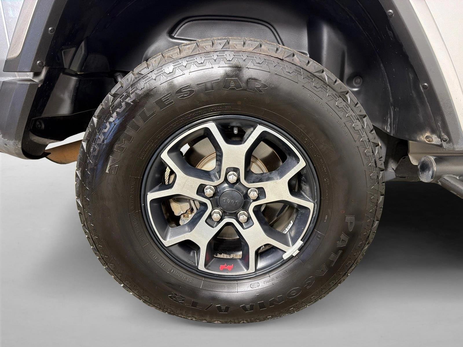 Used 2019 Billet Silver Metallic Clearcoat Jeep Rubicon image 18