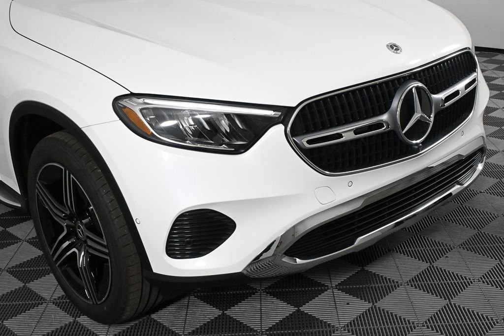 New 2026 MANUFAKTUR Moonlight White Metallic Mercedes-Benz GLC 300 image 35