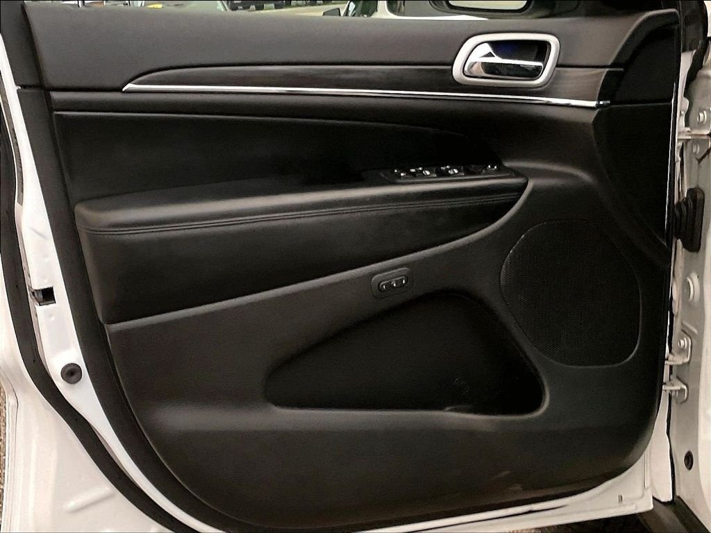 Used 2020 White Jeep Limited image 9