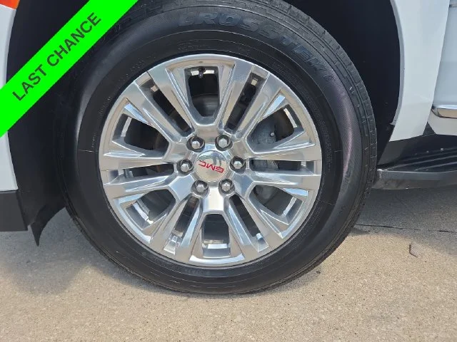 Used 2021 White GMC Denali image 27