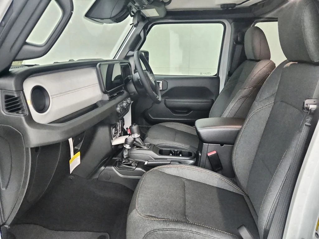 New 2026 Bright White Clearcoat Jeep Sport RHD image 30