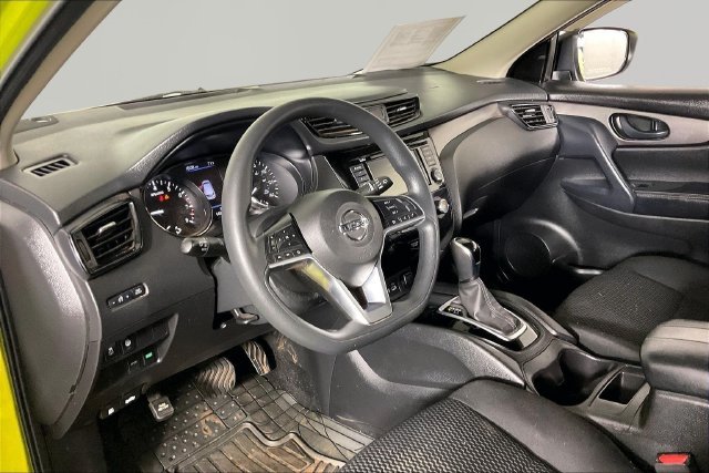 Used 2020 Green Nissan S image 7